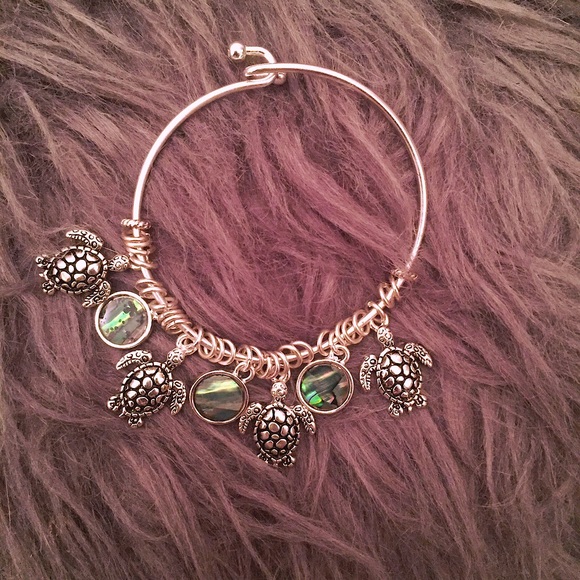 Jewelry - Turtle Charm Bracelet